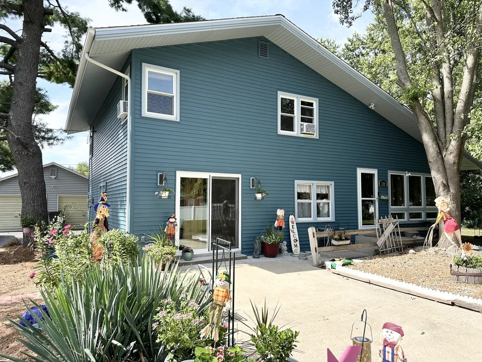 Unit for sale at 320 E Lincoln Avenue, Watseka, IL 60970