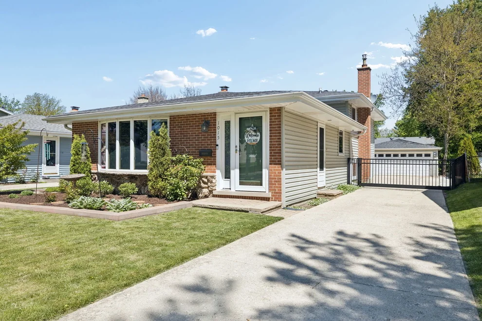 Unit for sale at 1015 E Lowden Avenue, Wheaton, IL 60189