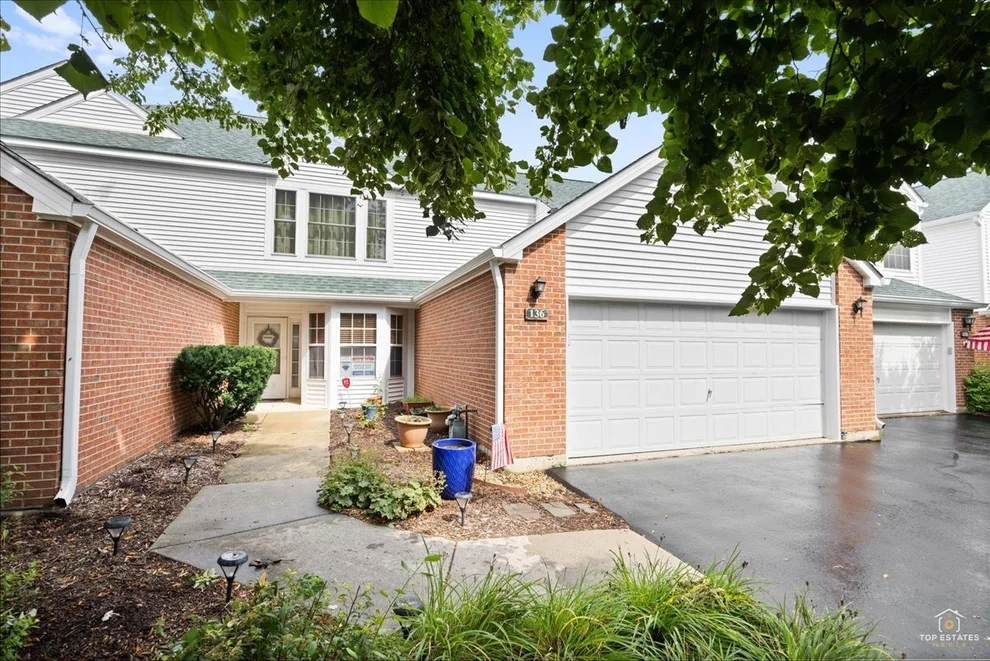 Unit for sale at 136 Hemstead Street, Lake Bluff, IL 60044