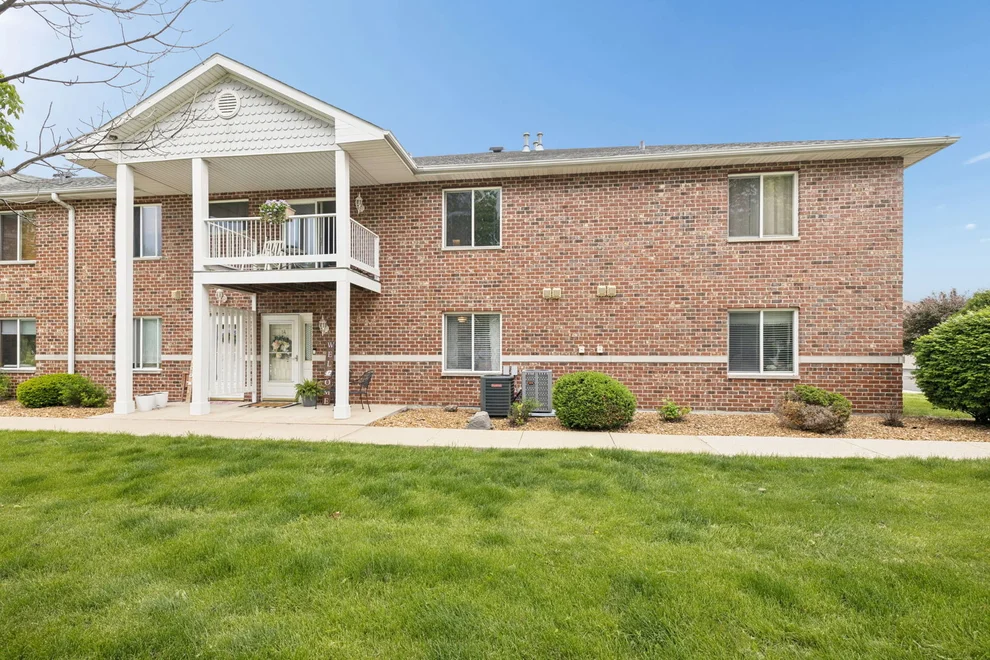 Unit for sale at 1370 Rock Run Drive, Crest Hill, IL 60403