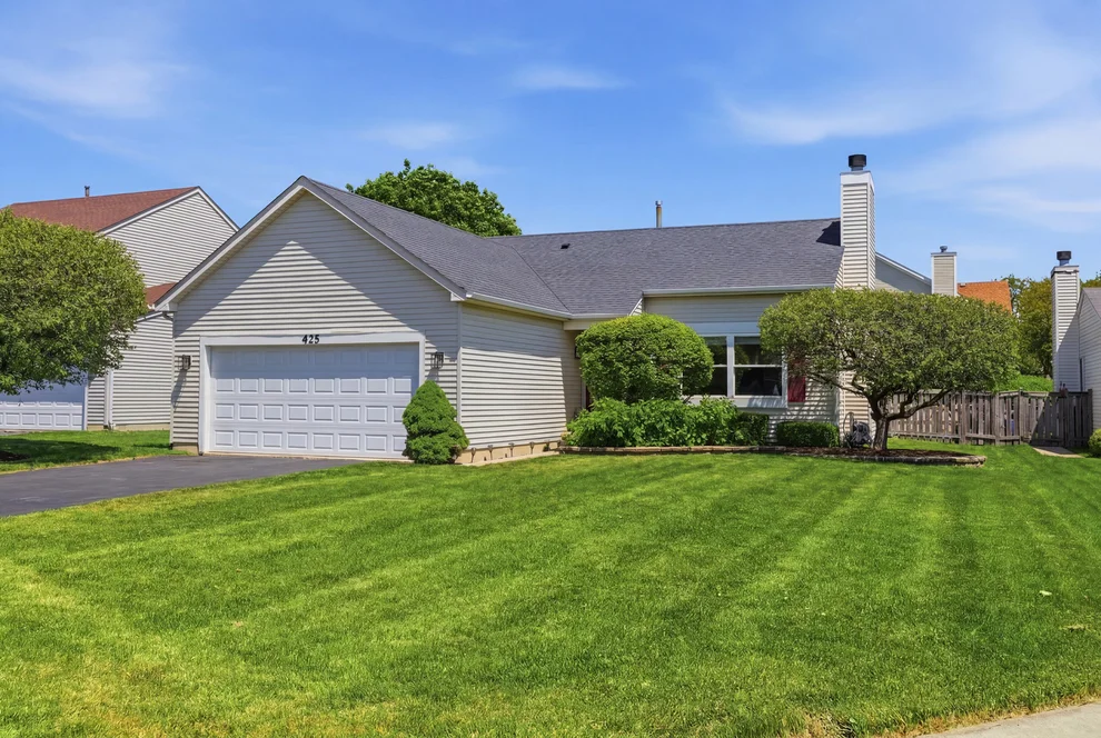 Unit for sale at 425 Hobart Drive, South Elgin, IL 60177
