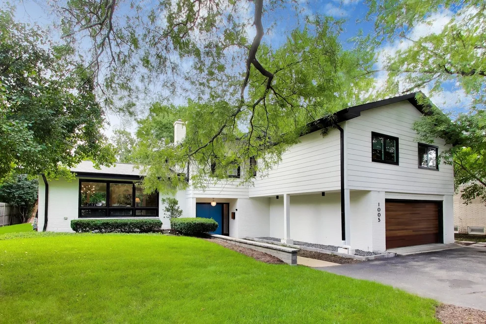 Unit for sale at 1005 FORESTWAY Drive, Glencoe, IL 60022