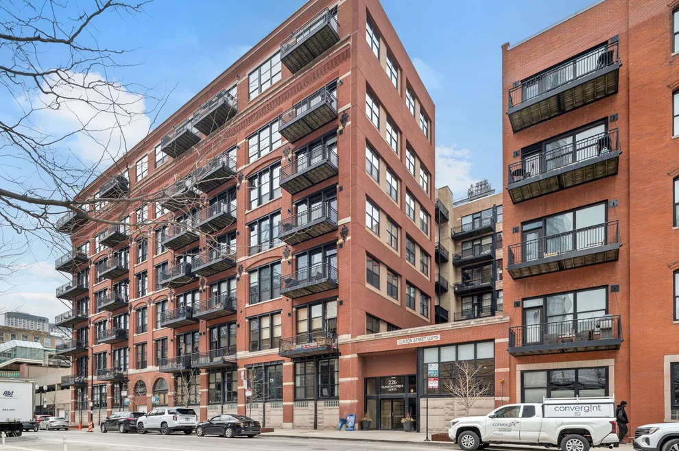 Unit for sale at 226 N Clinton Street, Chicago, IL 60661