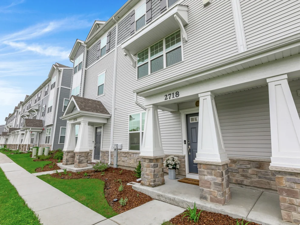 Unit for sale at 2718 Lily Lane, Rolling Meadows, IL 60008