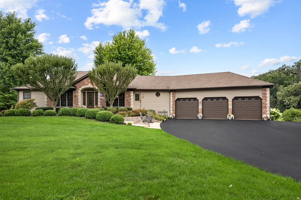 Unit for sale at 11119 Pebble Drive, Huntley, IL 60142