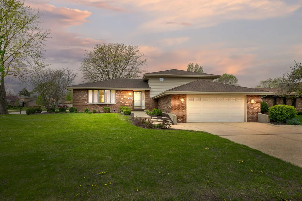 Unit for sale at 301 Greenfield Road, Shorewood, IL 60404