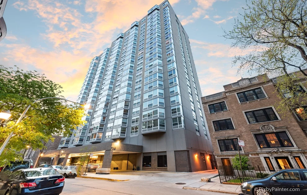 Unit for sale at 720 W Gordon Terrace, Chicago, IL 60613