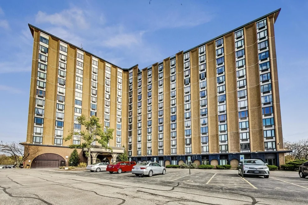 Unit for sale at 1 Renaissance Place, Palatine, IL 60067