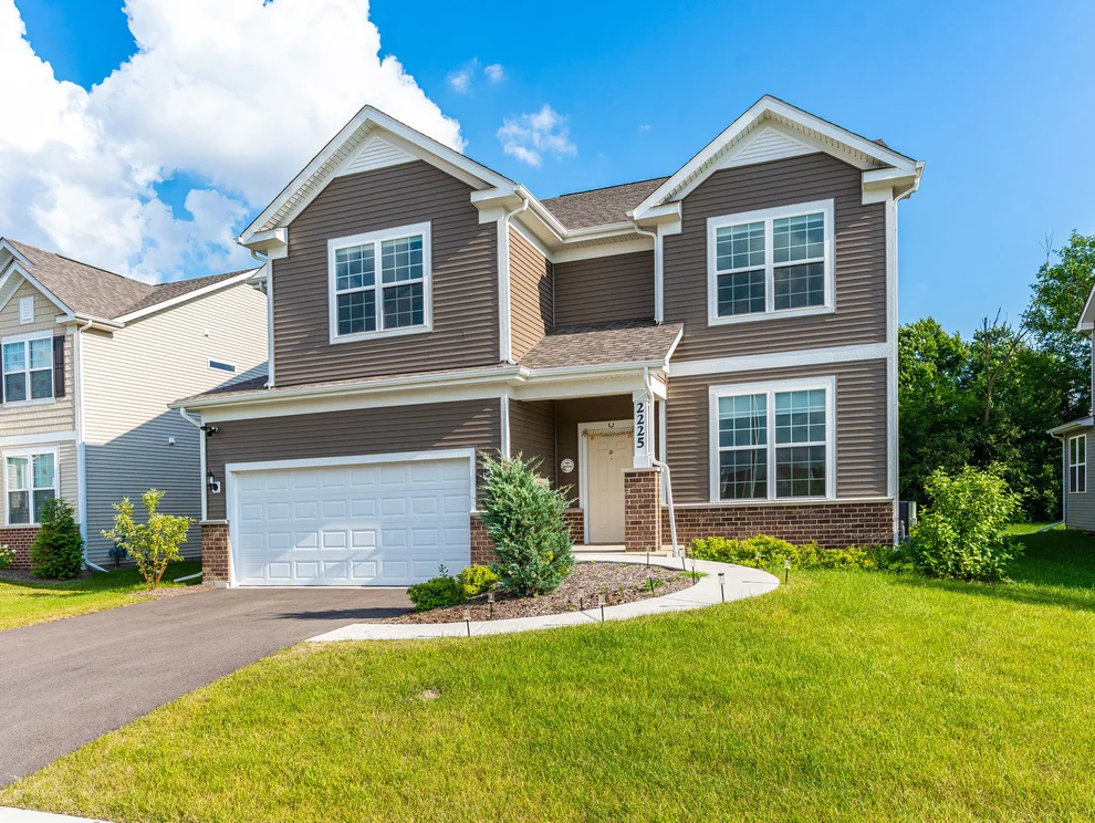 Unit for sale at 2225 Bent Grass Way, Bolingbrook, IL 60490