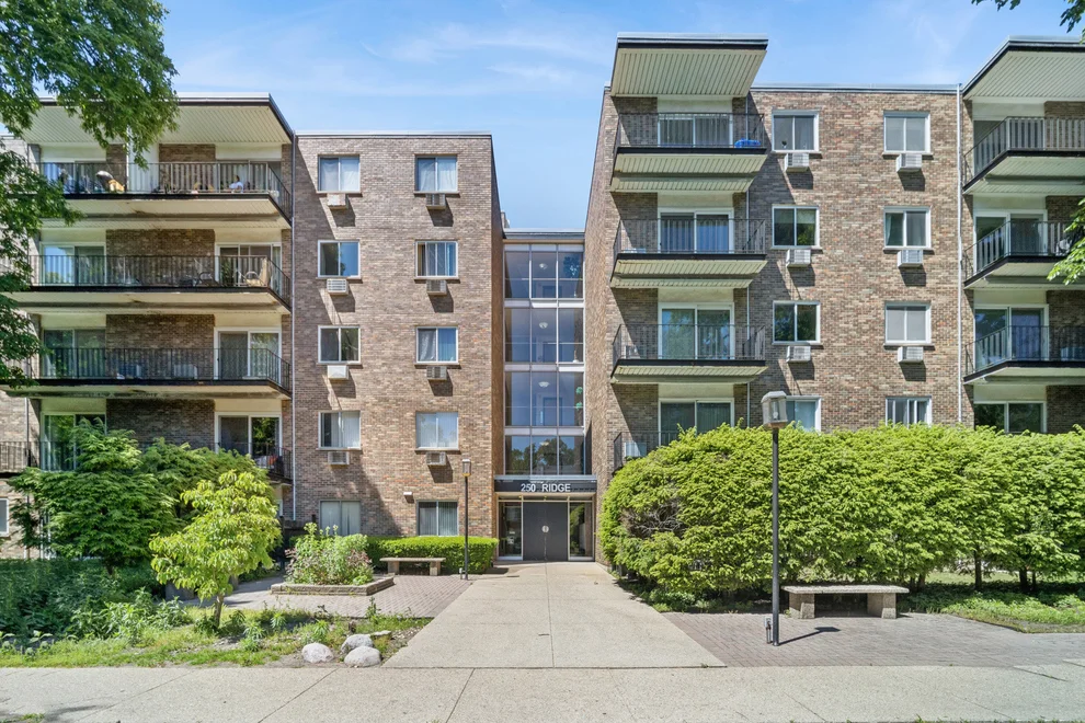 Unit for sale at 250 Ridge Avenue, Evanston, IL 60202