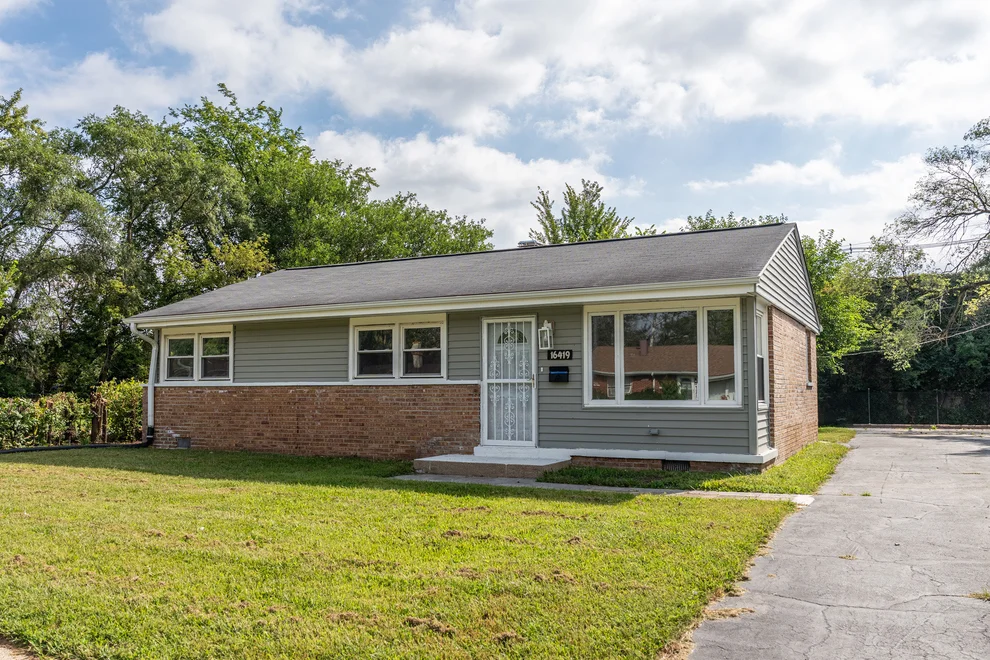 Unit for sale at 16419 Oxford Drive, Markham, IL 60428
