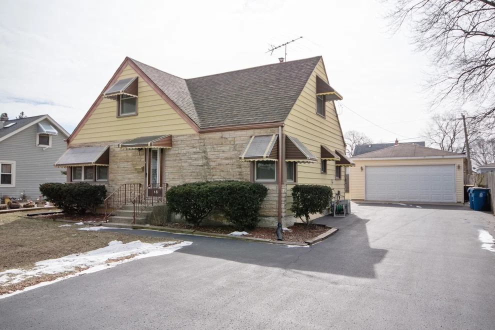 Unit for sale at 145 Golfview Drive, Northlake, IL 60164