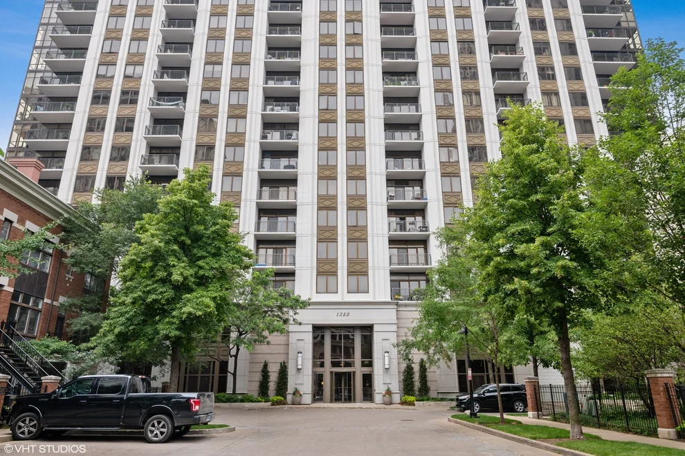 Unit for sale at 1322 S PRAIRIE Avenue, Chicago, IL 60605