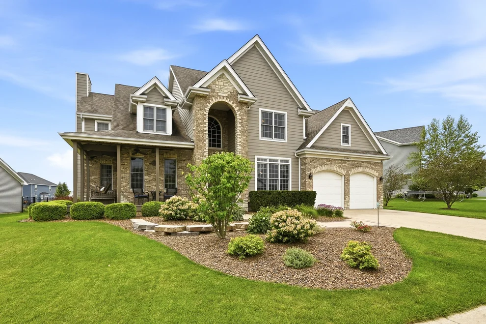 Unit for sale at 25443 Prairiewood Lane, Shorewood, IL 60404