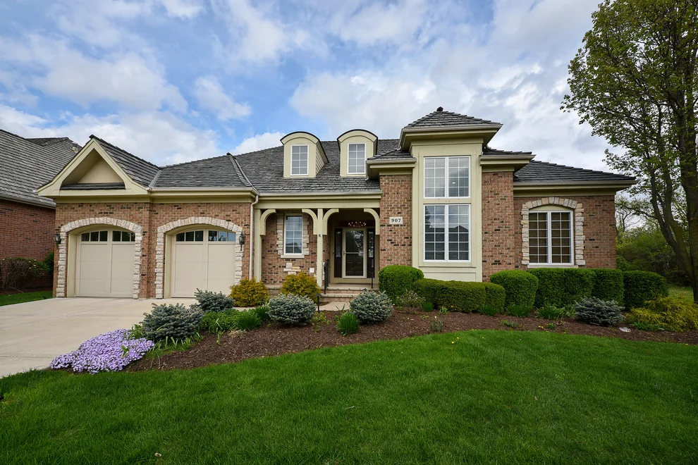 Unit for sale at 907 Middleton Lane, Inverness, IL 60010