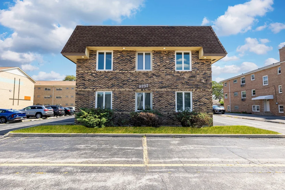 Unit for sale at 9757 S Kedzie Avenue, Evergreen Park, IL 60805