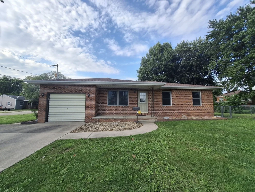 Unit for sale at 800 Cotton Street, Streator, IL 61364
