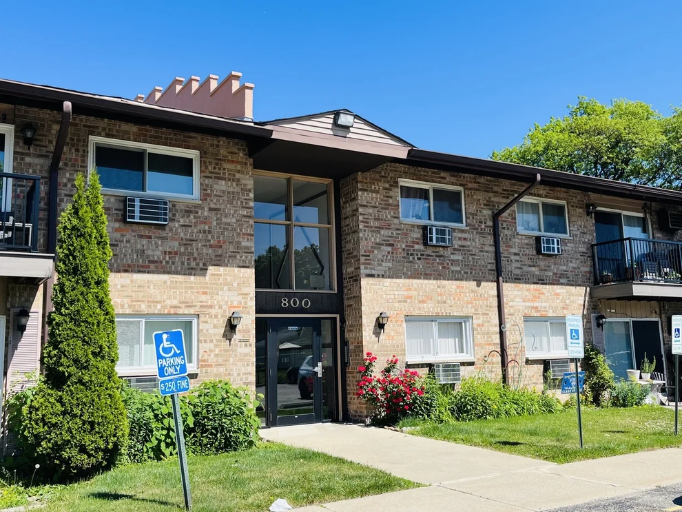 Unit for sale at 800 E Old Willow Road, Prospect Heights, IL 60070