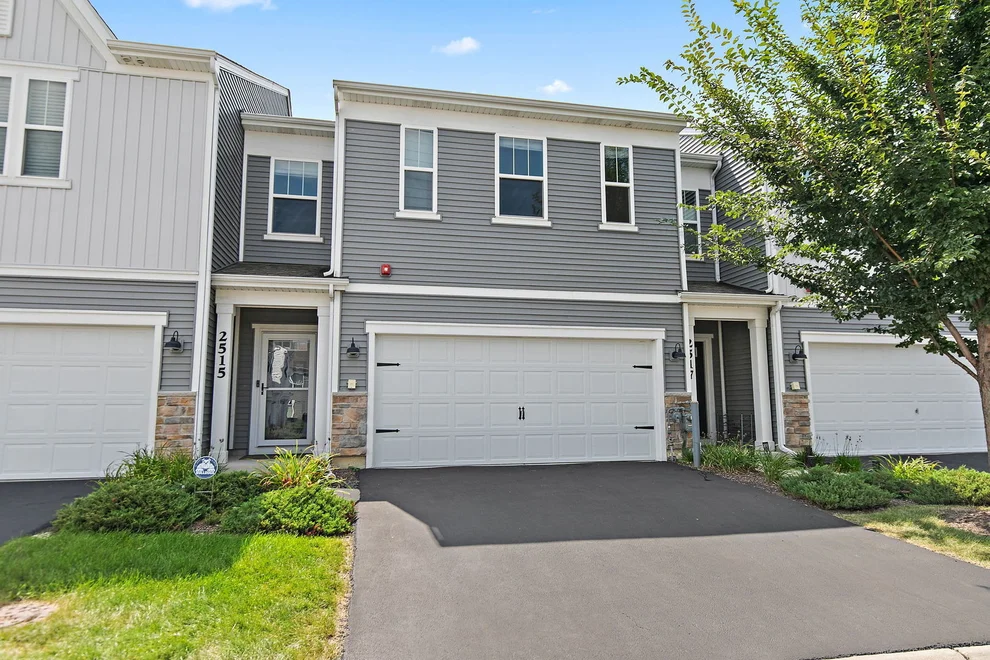 Unit for sale at 2515 Geranium Way, Rolling Meadows, IL 60008