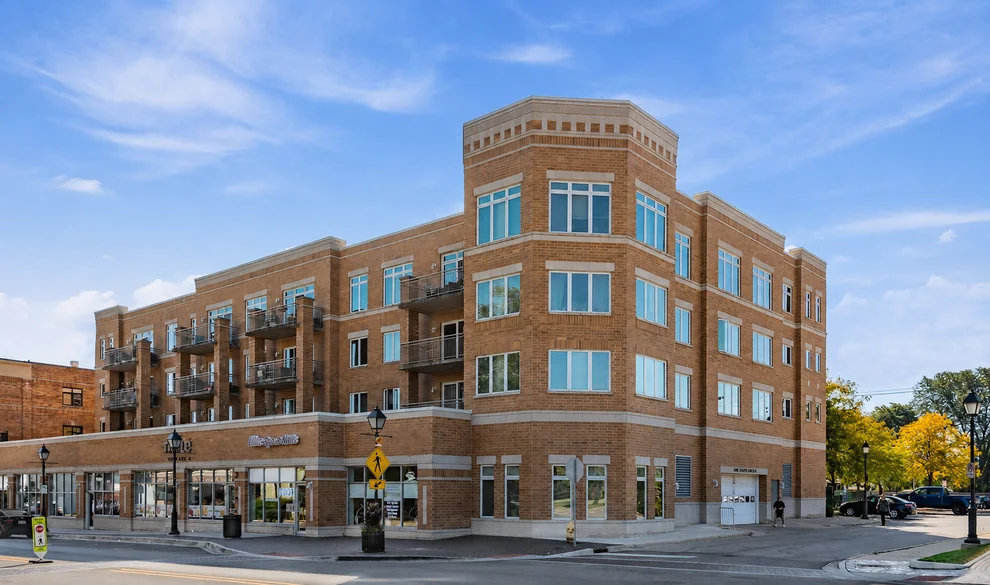 Unit for sale at 1 S Lincoln Avenue, Lombard, IL 60148