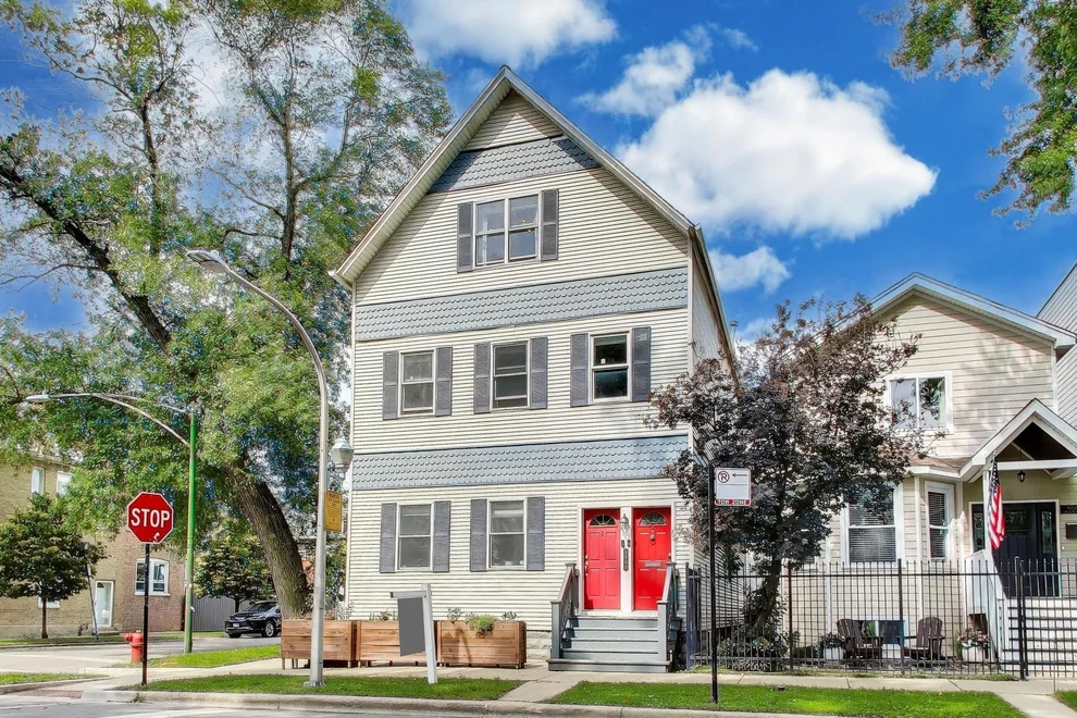 Unit for sale at 3000 N Hoyne Avenue, Chicago, IL 60618