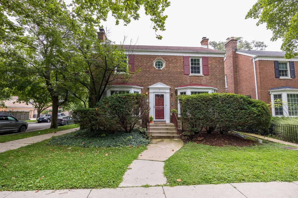 Unit for sale at 2701 W Fitch Avenue, Chicago, IL 60645