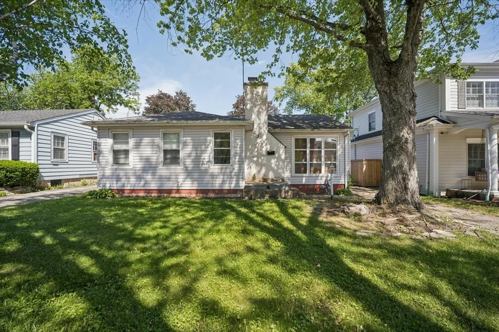 Unit for sale at 735 Prairie Avenue, Barrington, IL 60010