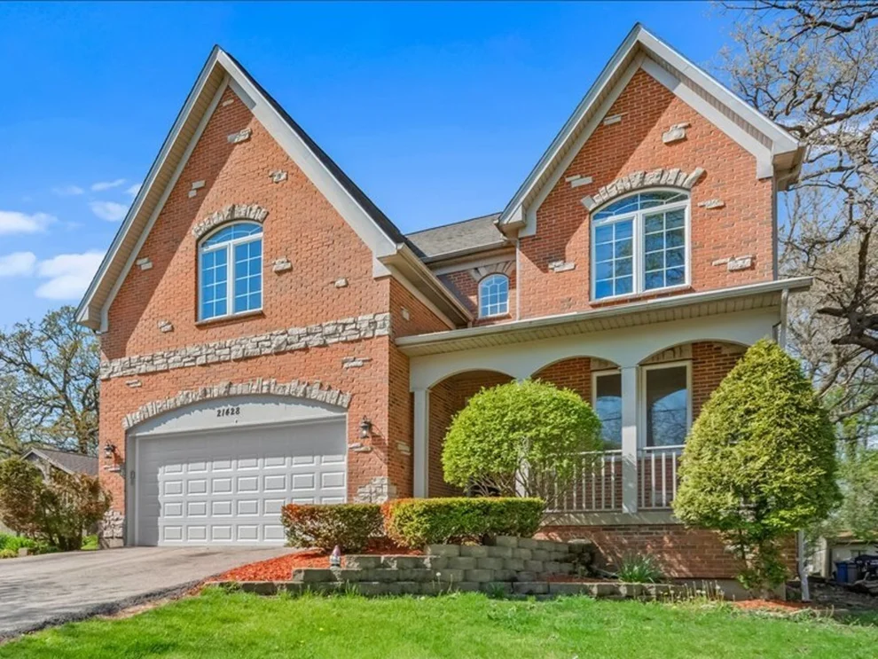 Unit for sale at 21428 W Crescent Drive, Mundelein, IL 60060