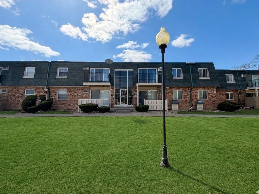 Unit for sale at 9954 S 84th Terrace, Palos Hills, IL 60465