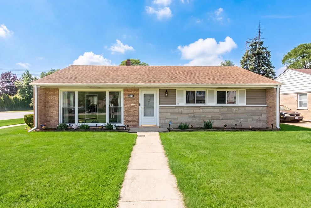 Unit for sale at 839 E Thacker Street, Des Plaines, IL 60016