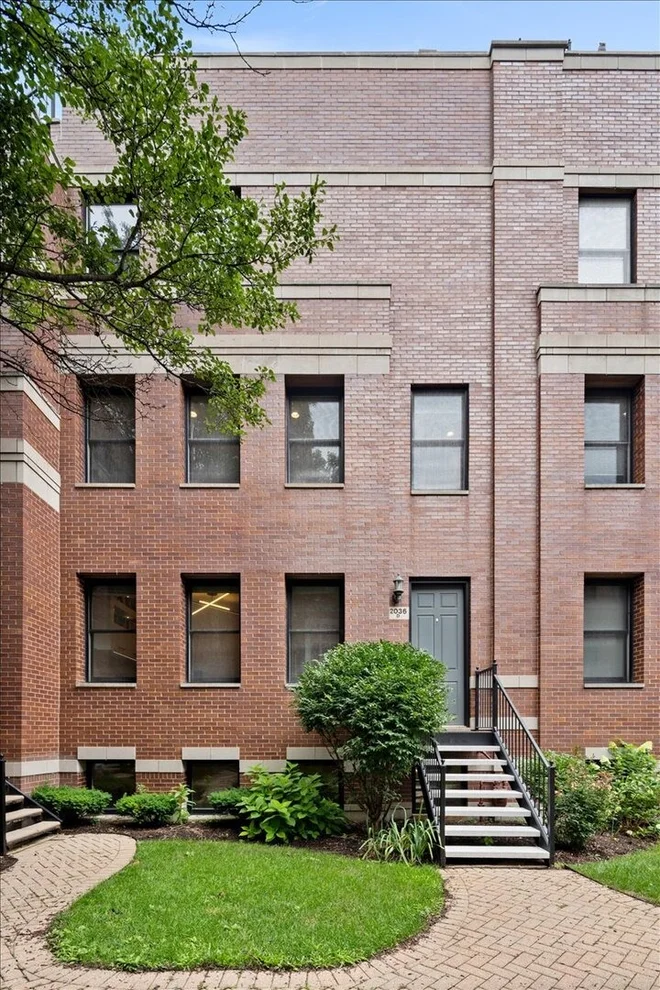 Unit for sale at 2036 W LEMOYNE Street, Chicago, IL 60622