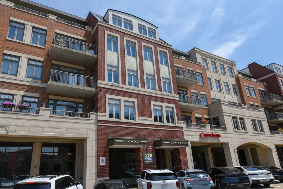Unit for sale at 120 N Northwest Highway, Park Ridge, IL 60068