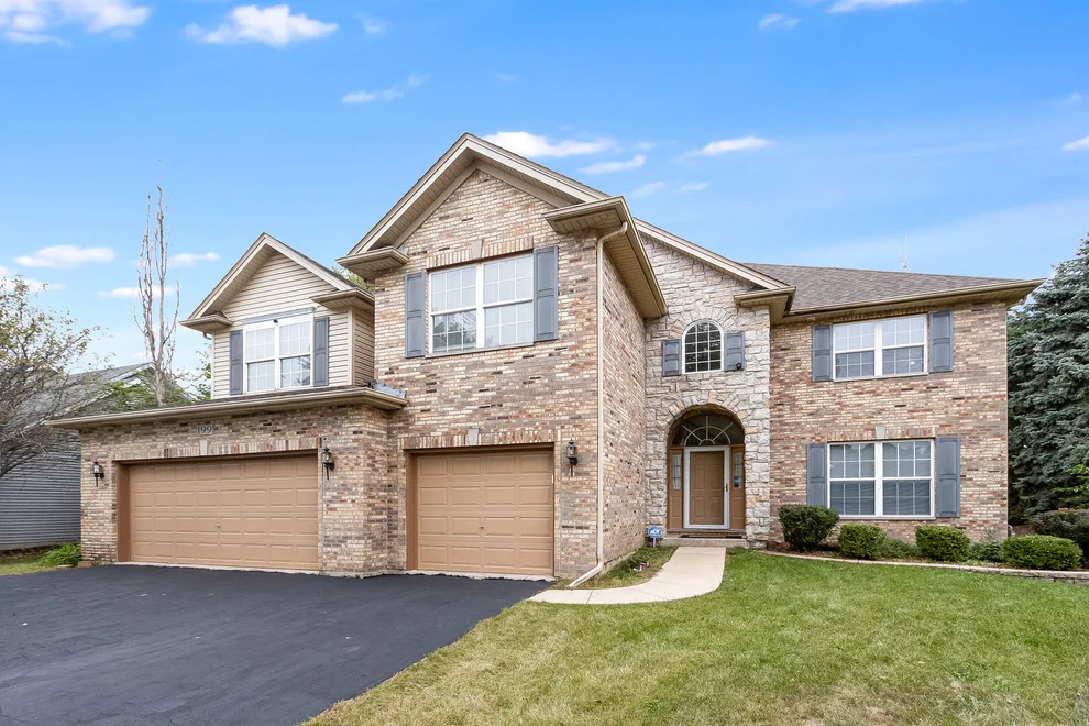 Unit for sale at 199 Willowwood Drive, Oswego, IL 60543