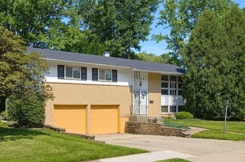 Unit for sale at 406 N Williams Drive, Palatine, IL 60074
