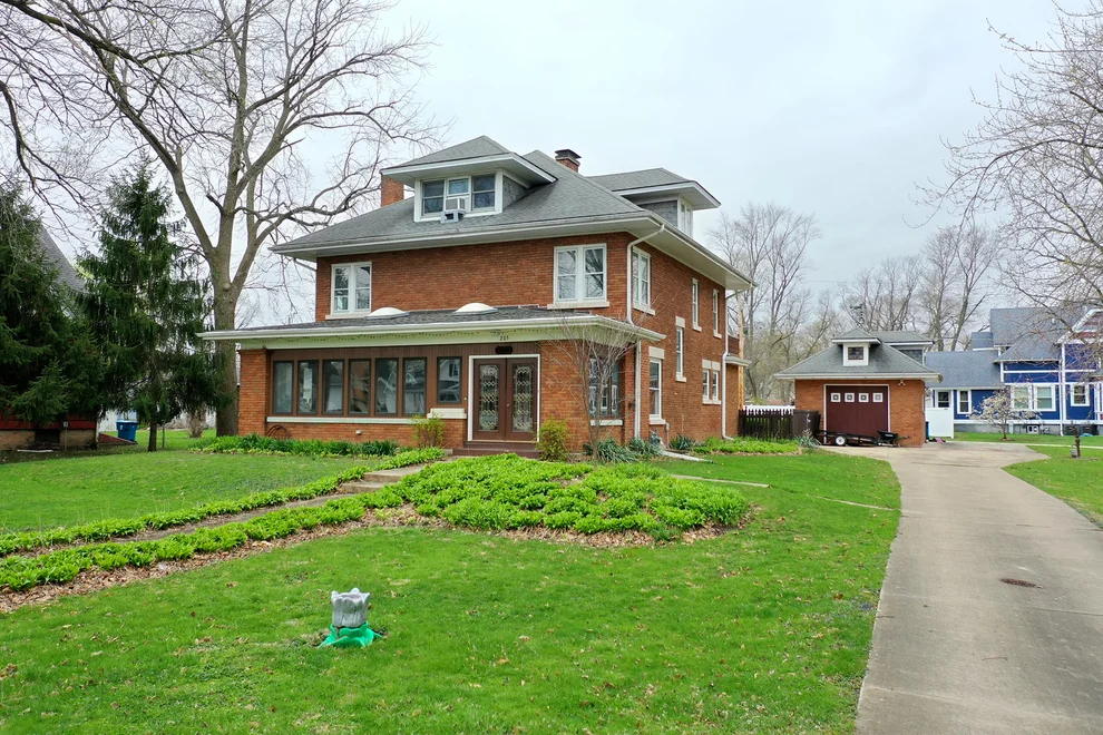 Unit for sale at 205 S Meadow Street, Grant Park, IL 60940