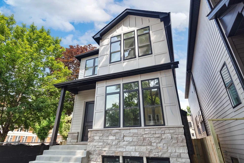 Unit for sale at 3756 W Sunnyside Avenue, Chicago, IL 60625
