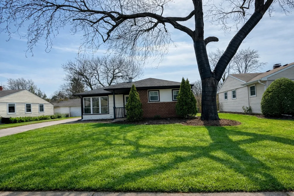 Unit for sale at 2109 Park Street, Rolling Meadows, IL 60008
