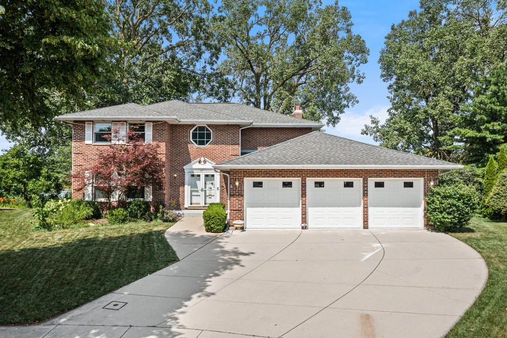 Unit for sale at 887 N Dovington Court, Hoffman Estates, IL 60169