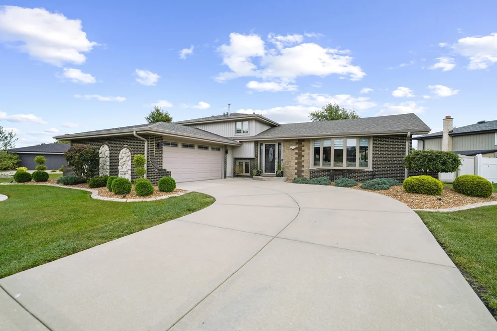 Unit for sale at 14117 Garavogue Avenue, Orland Park, IL 60467