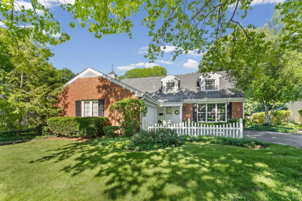 Unit for sale at 1533 N Belmont Avenue, Arlington Heights, IL 60004