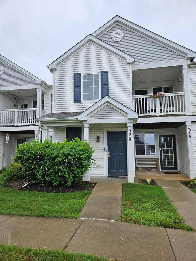 Unit for sale at 329 Silverstone Drive, Carpentersville, IL 60110