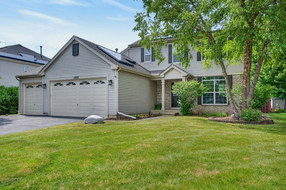 Unit for sale at 10669 Wheatlands Way, Huntley, IL 60142