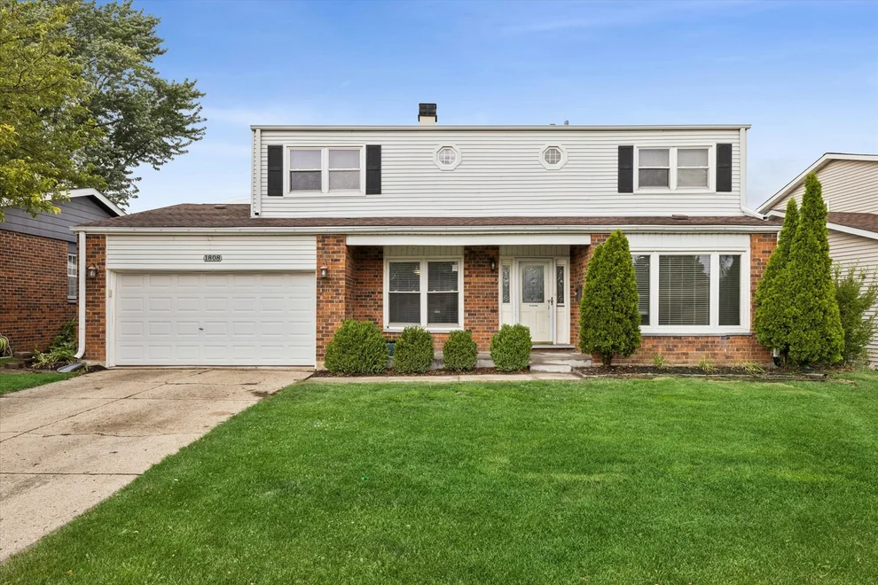 Unit for sale at 1808 W Pheasant Trail, Mount Prospect, IL 60056