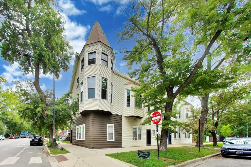 Unit for sale at 3501 N Damen Avenue, Chicago, IL 60657