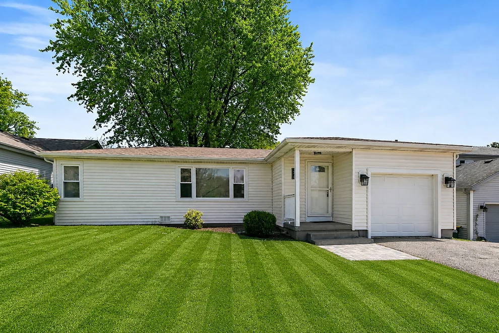 Unit for sale at 378 Council Trail, Lake In The Hills, IL 60156