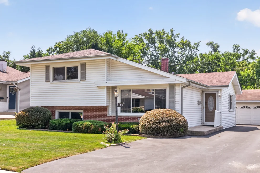 Unit for sale at 23 W Prairie Avenue, Lombard, IL 60148