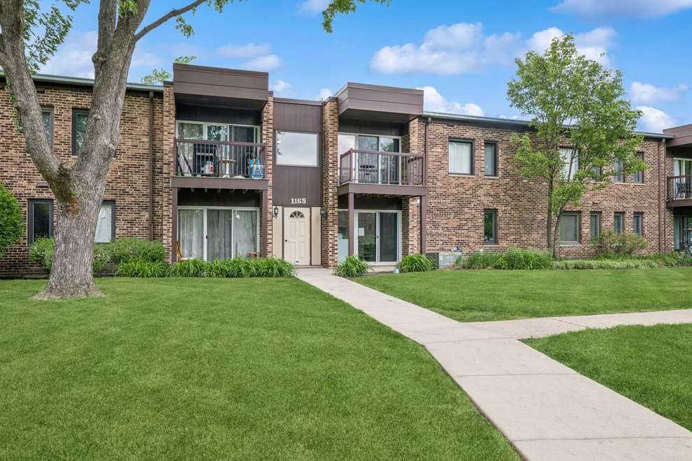 Unit for sale at 1165 Pleasant Run Drive, Wheeling, IL 60090