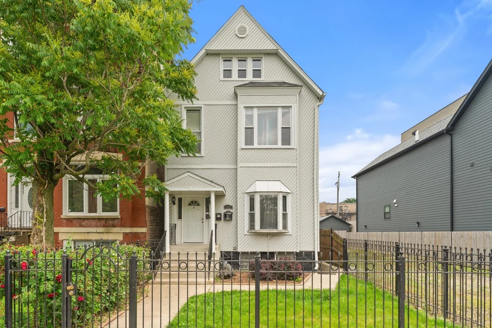 Unit for sale at 4339 S Indiana Avenue, Chicago, IL 60653