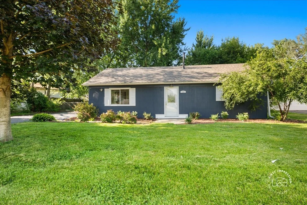 Unit for sale at 34W759 N JAMES Drive, St. Charles, IL 60174