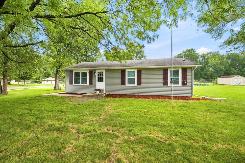 Unit for sale at 371 N Center Street, Braidwood, IL 60408